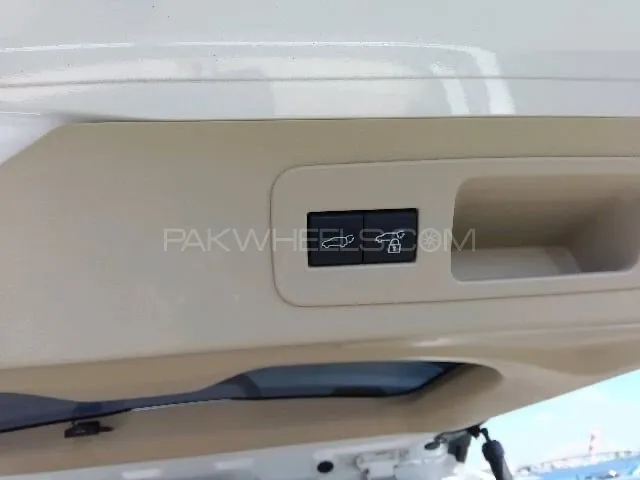 Toyota Land Cruiser 2022 for Sale in Karachi Toyota Land Cruiser 2022 for Sale in Karachi Image-13