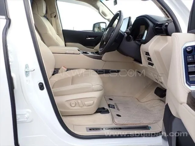 Toyota Land Cruiser 2022 for Sale in Karachi Toyota Land Cruiser 2022 for Sale in Karachi Image-11