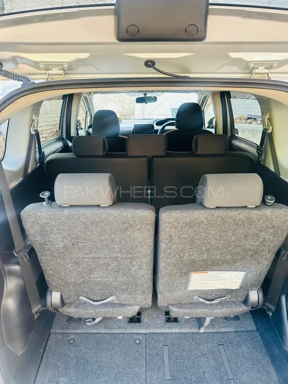 Toyota Sienta 2018 for Sale in Peshawar Toyota Sienta 2018 for Sale in Peshawar Image-4