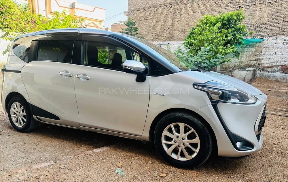 Toyota Sienta 2018 for Sale in Peshawar Toyota Sienta 2018 for Sale in Peshawar Image-7