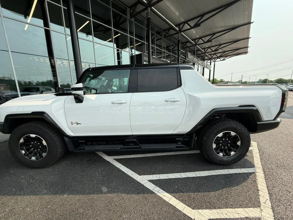 GMC Hummer EV 2022 for Sale in Karachi GMC Hummer EV 2022 for Sale in Karachi Image-3