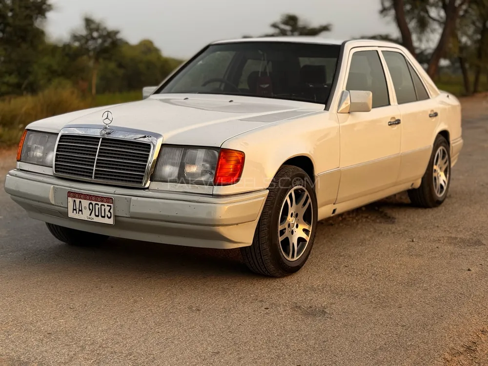Mercedes Benz E Class 1986 for Sale in Multan Image-1