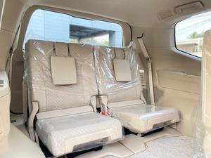 Brand New 2025 
Land Cruiser ZX LC300 
3.5L Twin Turbo Petrol
Zero Meter 
Unregistered  
Fresh Import
 
*Digital Meter
*New TV 
*Digital screen for climate change 
*Heads up Display
*Fingerprint Start
*Rear Entertainment 
*Cool Box
*Beige Room 
*7 Seater 
*Back Autodoor 
*JBL Sound System