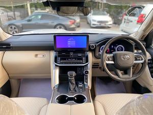 Brand New 2025 
Land Cruiser ZX LC300 
3.5L Twin Turbo Petrol
Zero Meter 
Unregistered  
Fresh Import
 
*Digital Meter
*New TV 
*Digital screen for climate change 
*Heads up Display
*Fingerprint Start
*Rear Entertainment 
*Cool Box
*Beige Room 
*7 Seater 
*Back Autodoor 
*JBL Sound System