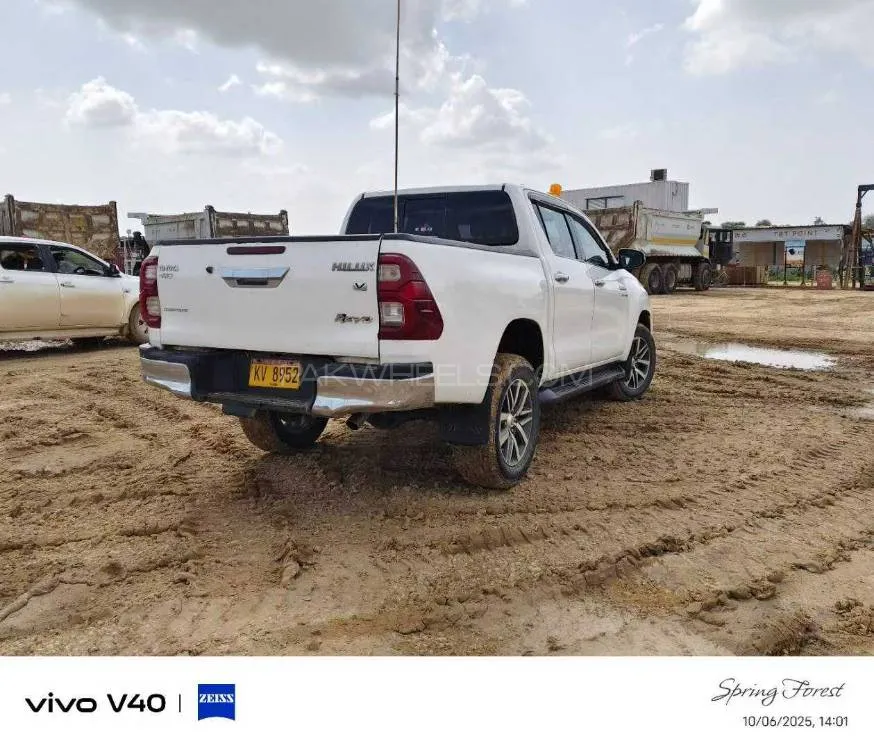 Toyota Hilux 2017 for Sale in Mithi Toyota Hilux 2017 for Sale in Mithi Image-4
