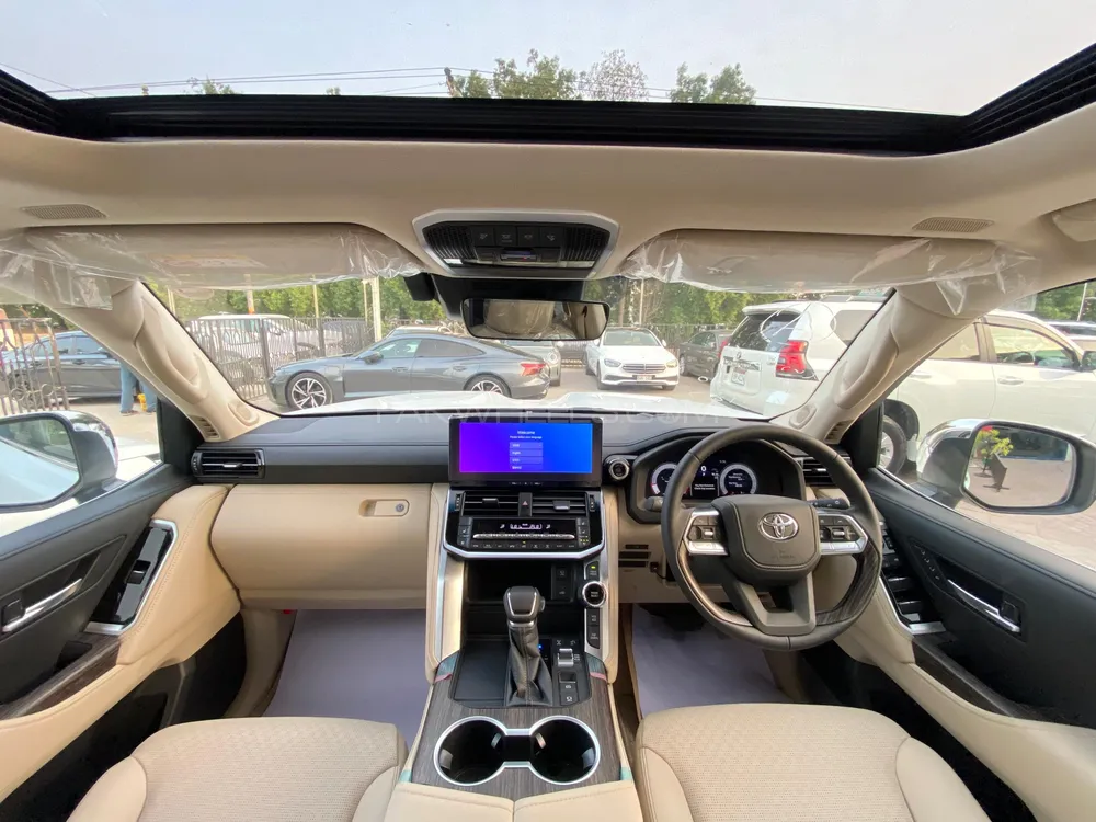 Toyota Land Cruiser 2025 for Sale in Karachi Toyota Land Cruiser 2025 for Sale in Karachi Image-3