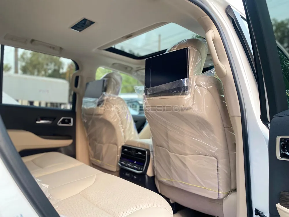 Toyota Land Cruiser 2025 for Sale in Karachi Toyota Land Cruiser 2025 for Sale in Karachi Image-7