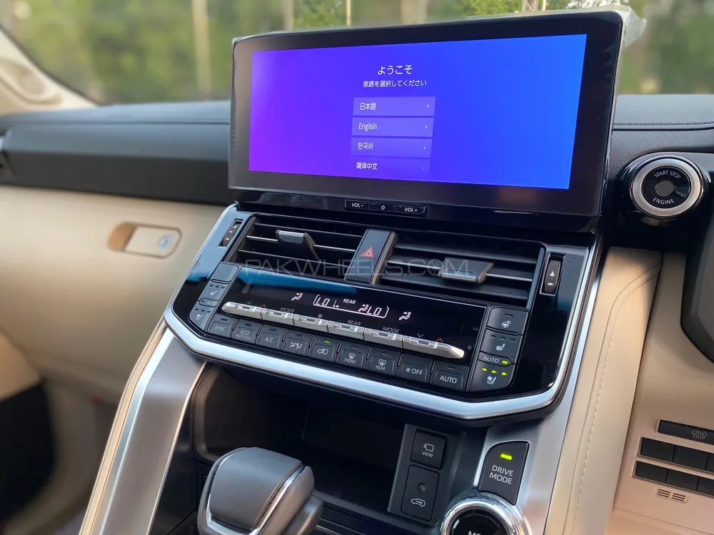 Toyota Land Cruiser 2025 for Sale in Karachi Toyota Land Cruiser 2025 for Sale in Karachi Image-9