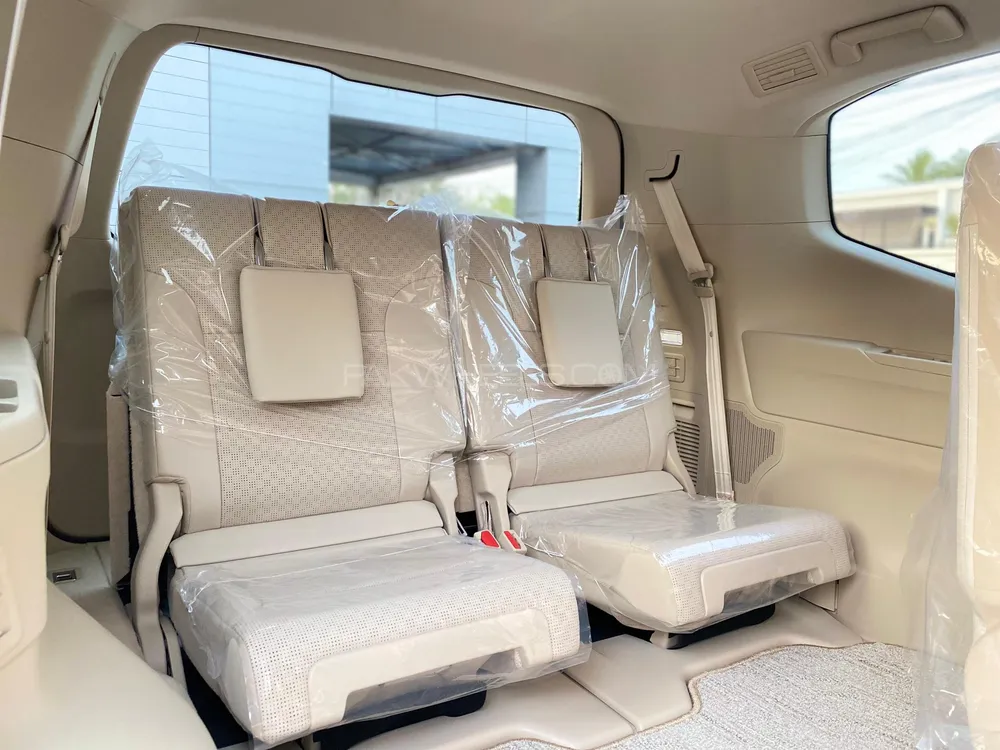 Toyota Land Cruiser 2025 for Sale in Karachi Toyota Land Cruiser 2025 for Sale in Karachi Image-10