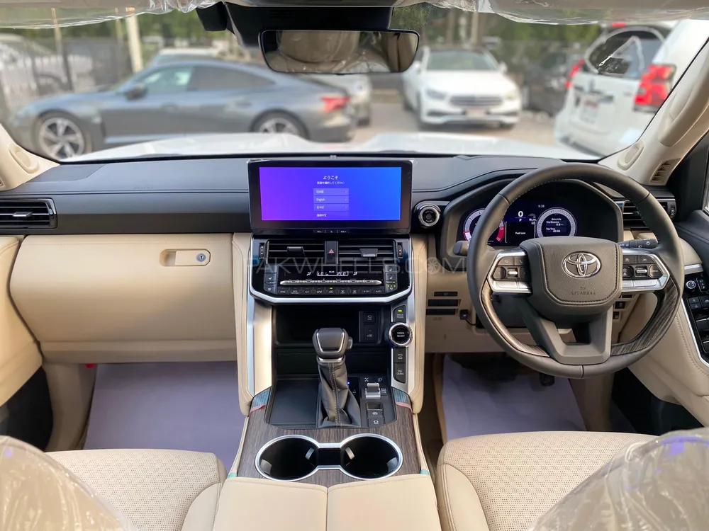 Toyota Land Cruiser 2025 for Sale in Karachi Toyota Land Cruiser 2025 for Sale in Karachi Image-4