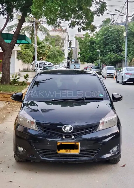 Toyota Vitz 2011 for Sale in Karachi Image-1