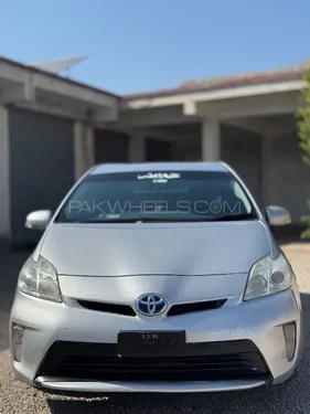 Toyota Prius L 1.8 2012