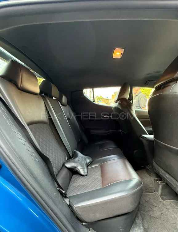 Toyota C-HR 2017 for Sale in Lahore Toyota C-HR 2017 for Sale in Lahore Image-8