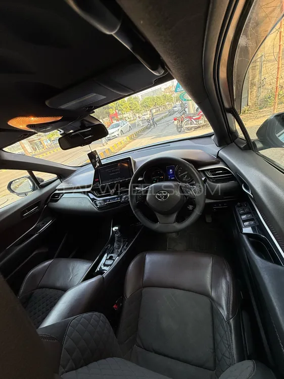 Toyota C-HR 2017 for Sale in Lahore Toyota C-HR 2017 for Sale in Lahore Image-10