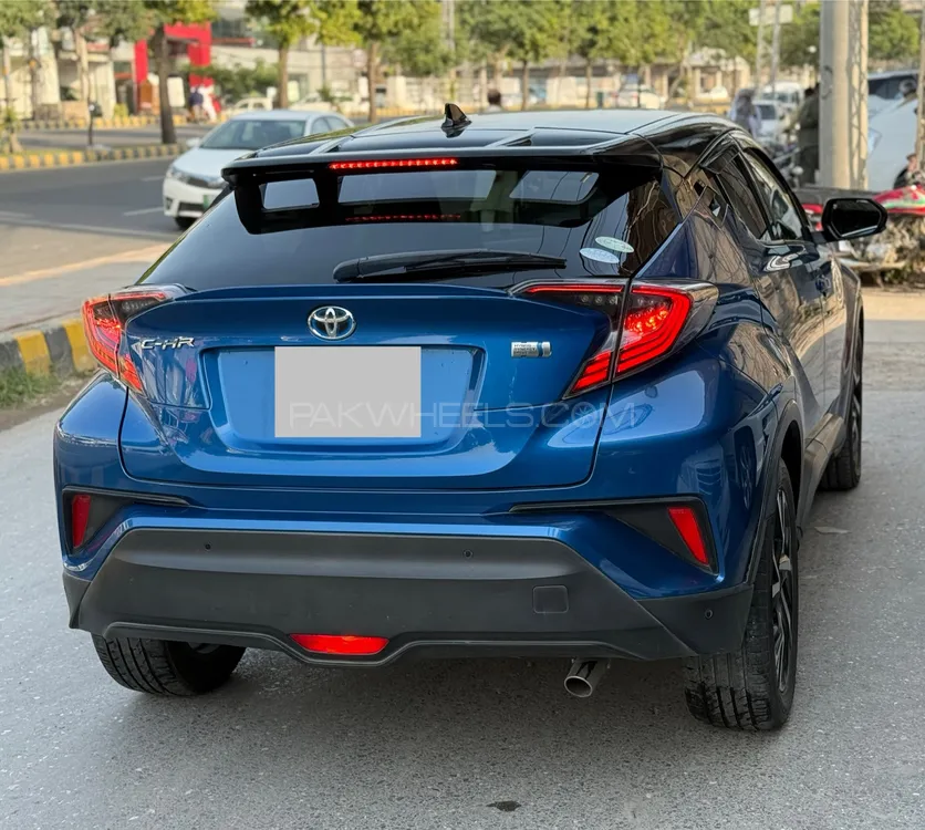 Toyota C-HR 2017 for Sale in Lahore Toyota C-HR 2017 for Sale in Lahore Image-7