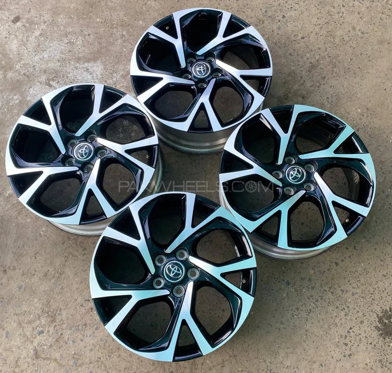 Toyota C-HR original Rims
18 size 
Original paint 
10/10 con Image-1