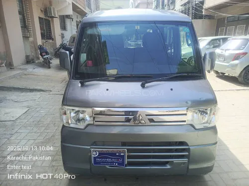 Mitsubishi Minicab G 2012