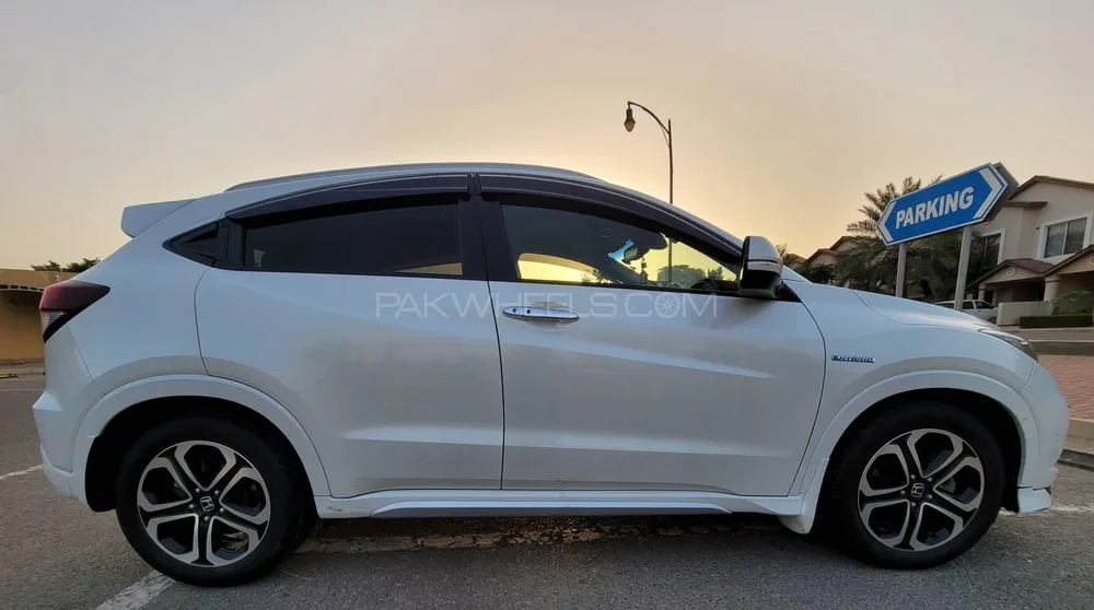 Honda Vezel 2017 for Sale in Karachi Image-1