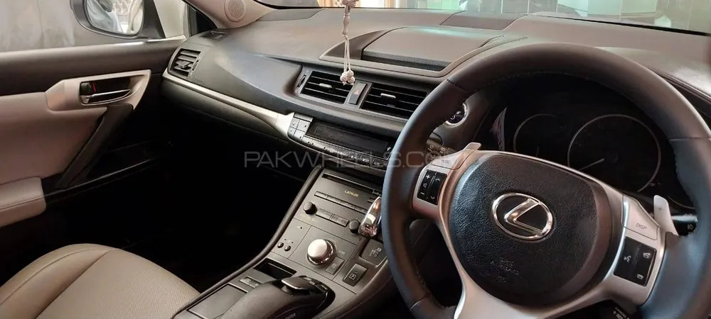 Lexus CT200h 2011 for Sale in Lahore Lexus CT200h 2011 for Sale in Lahore Image-6