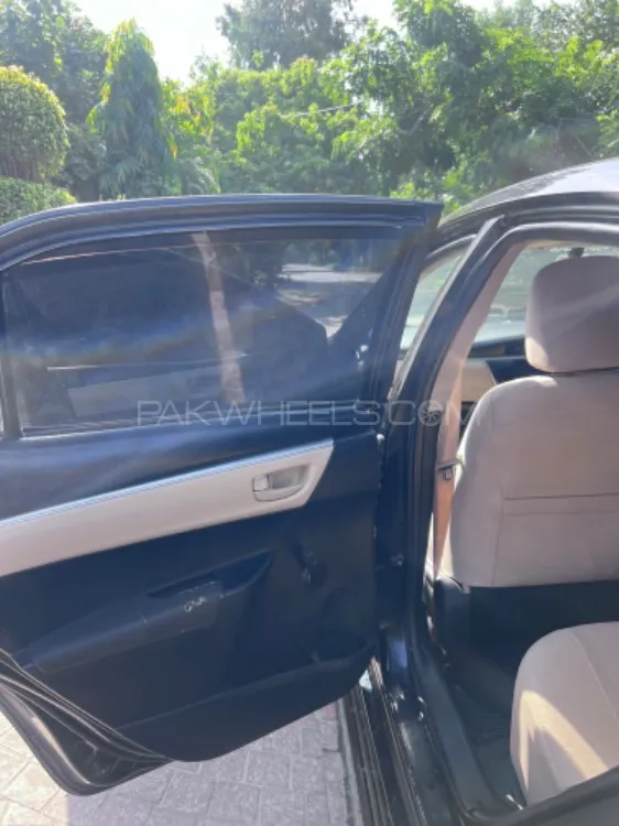 Toyota Corolla 2017 for Sale in Lahore Toyota Corolla 2017 for Sale in Lahore Image-10