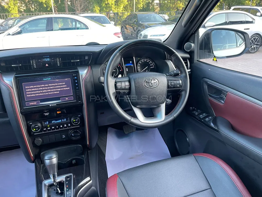 Toyota Fortuner 2022 for Sale in Karachi Toyota Fortuner 2022 for Sale in Karachi Image-9