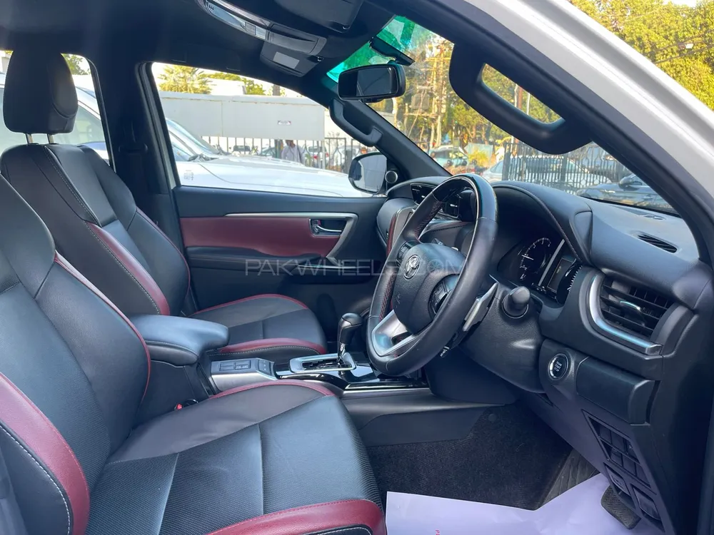 Toyota Fortuner 2022 for Sale in Karachi Toyota Fortuner 2022 for Sale in Karachi Image-11