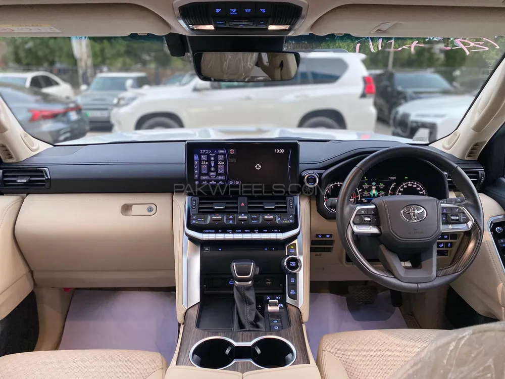Toyota Land Cruiser 2021 for Sale in Karachi Toyota Land Cruiser 2021 for Sale in Karachi Image-9
