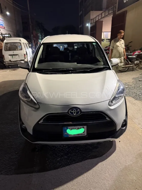 Toyota Sienta 2017 for Sale in Lahore Image-1