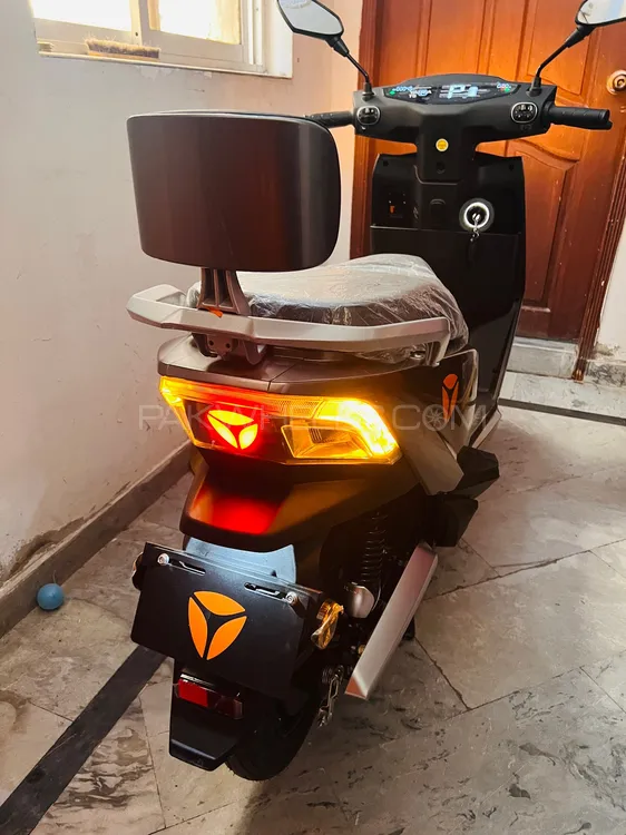 Yadea T5 2025 for Sale Image-1