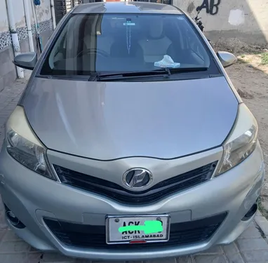 Toyota Vitz F 1.0 2013