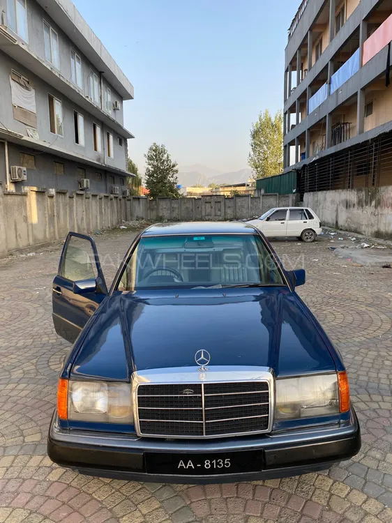 Mercedes Benz E Class 1990 for Sale in Abbottabad Image-1