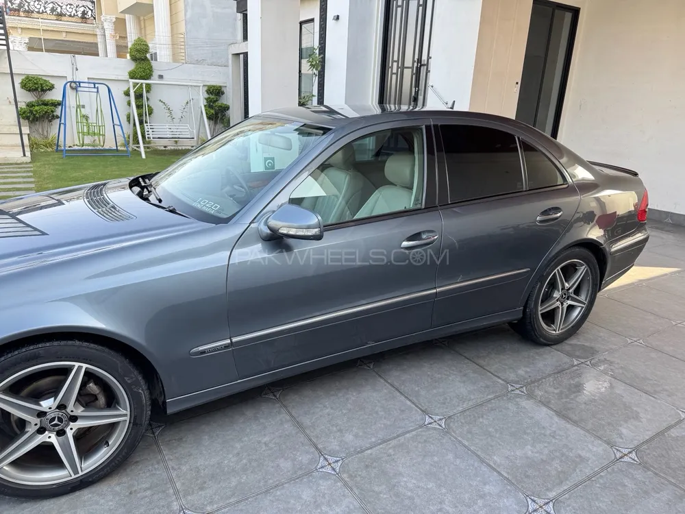 Mercedes Benz E Class 2006 for Sale in Multan Mercedes Benz E Class 2006 for Sale in Multan Image-3