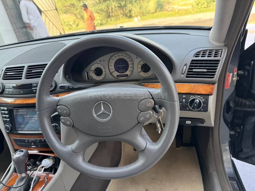 Mercedes Benz E Class 2006 for Sale in Multan Mercedes Benz E Class 2006 for Sale in Multan Image-7