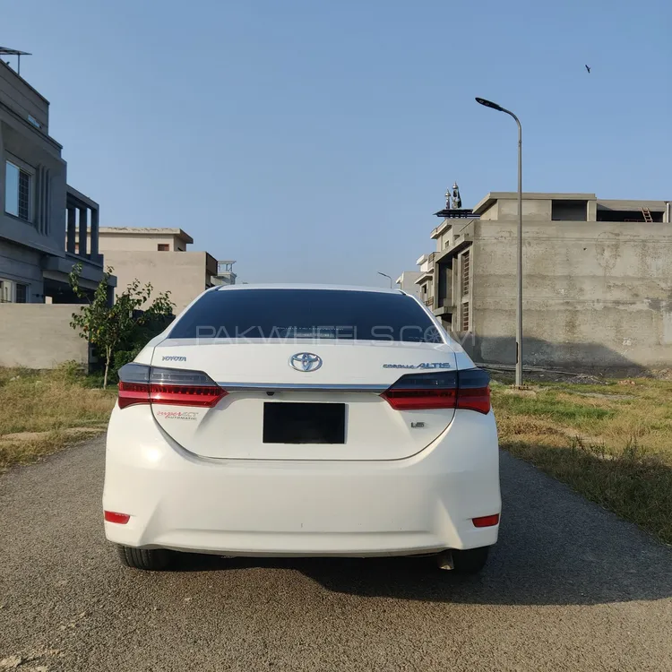 Toyota Corolla 2017 for Sale in Lahore Image-1