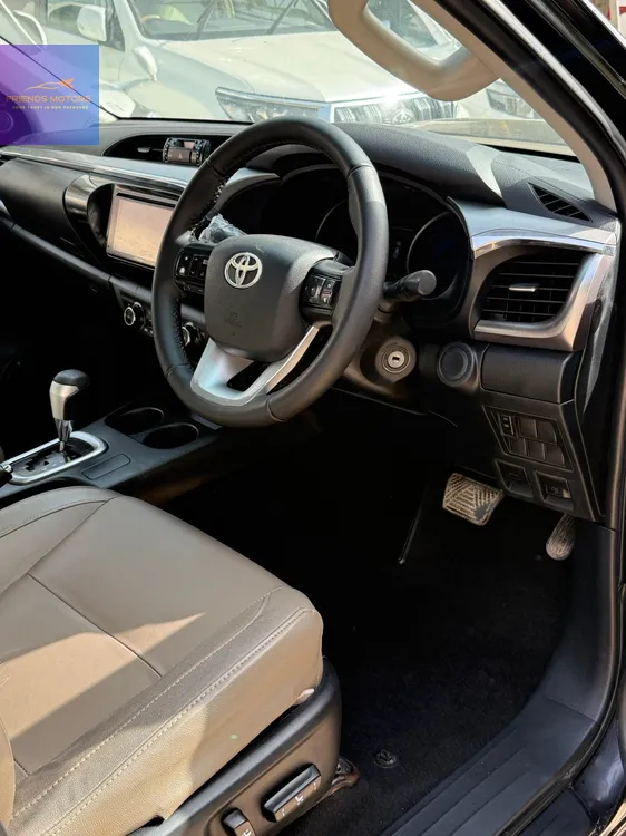 Toyota Hilux 2017 for Sale in Karachi Toyota Hilux 2017 for Sale in Karachi Image-9