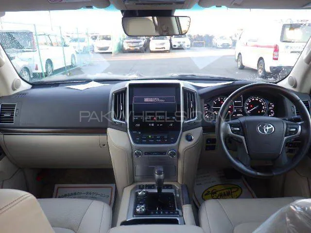 Toyota Land Cruiser 2019 for Sale in Karachi Toyota Land Cruiser 2019 for Sale in Karachi Image-2