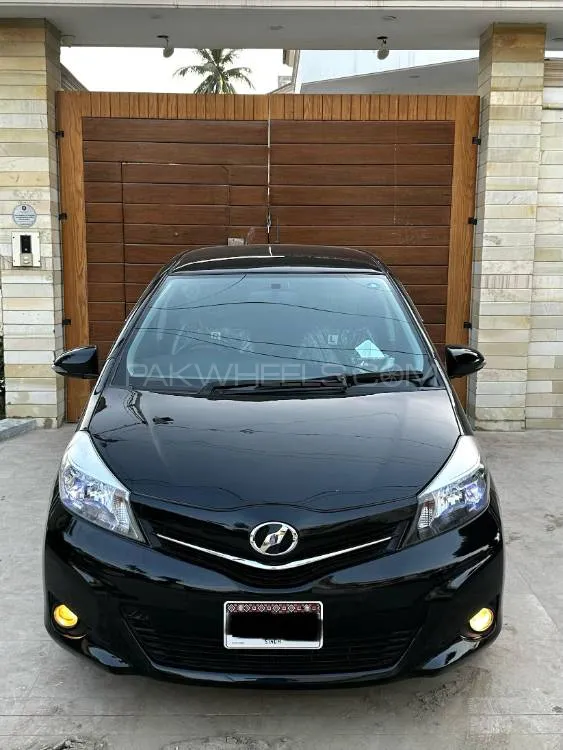 Toyota Vitz 2011 for Sale in Karachi Image-1