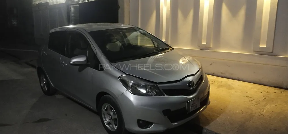 Toyota Vitz 2013 for Sale in Sheikhupura Toyota Vitz 2013 for Sale in Sheikhupura Image-6