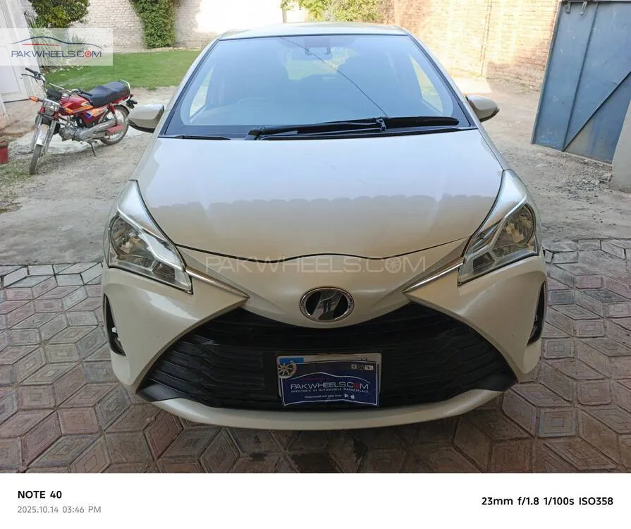 Toyota Vitz 2017 for Sale in Peshawar Image-1