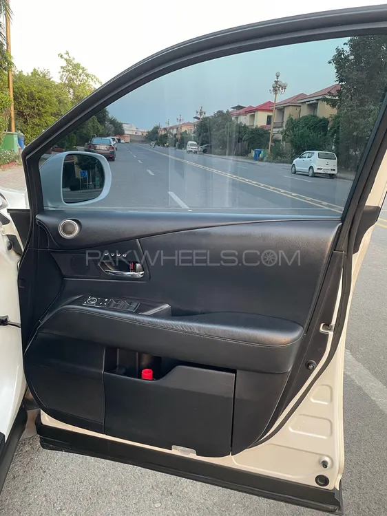 Lexus RX Series 2010 for Sale in Lahore Lexus RX Series 2010 for Sale in Lahore Image-11