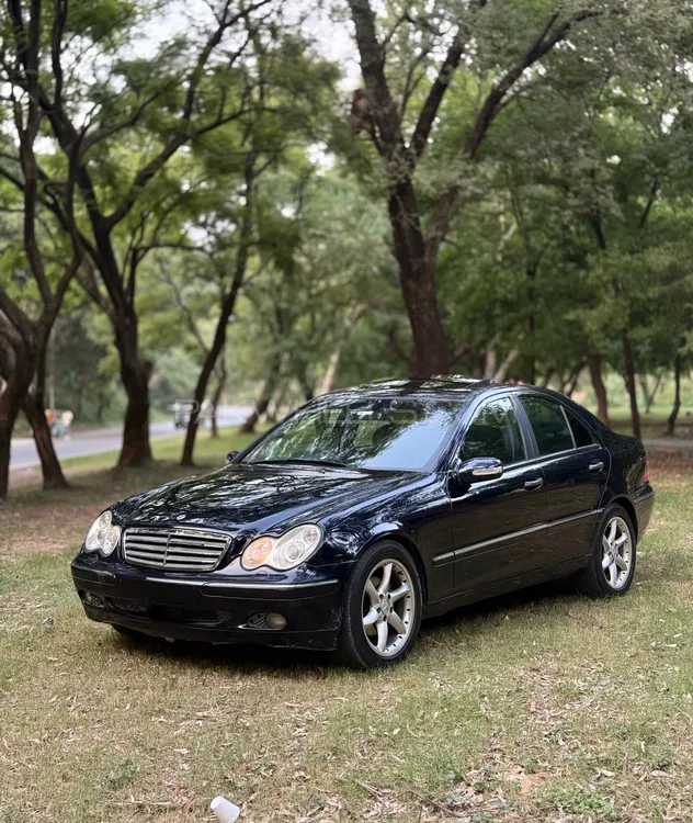 Mercedes Benz C Class 2002 for Sale in Islamabad Image-1