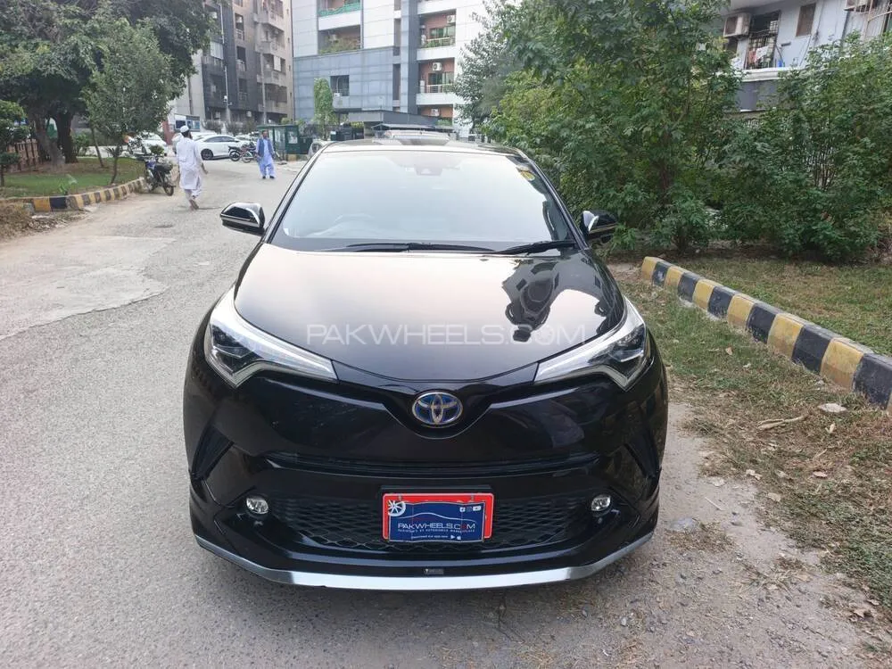 Toyota C-HR 2018 for Sale in Islamabad Image-1