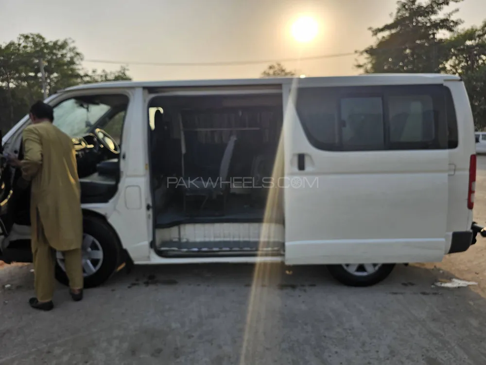 Toyota Hiace 2013 for Sale in Lahore Toyota Hiace 2013 for Sale in Lahore Image-7
