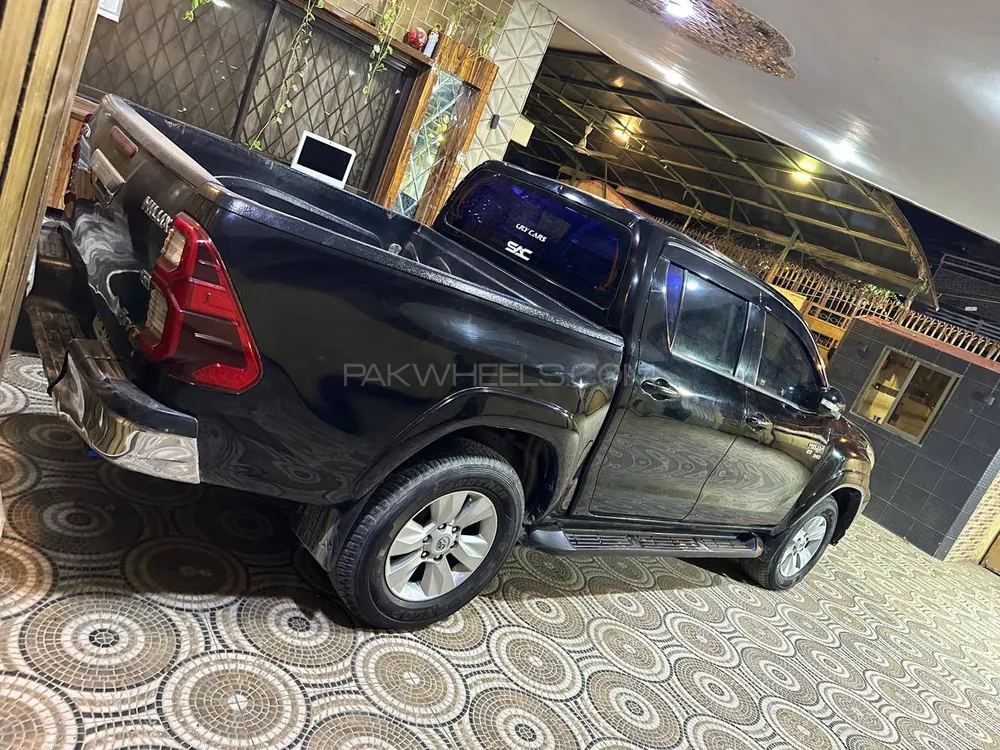 Toyota Hilux 2015 for Sale in Karachi Image-1