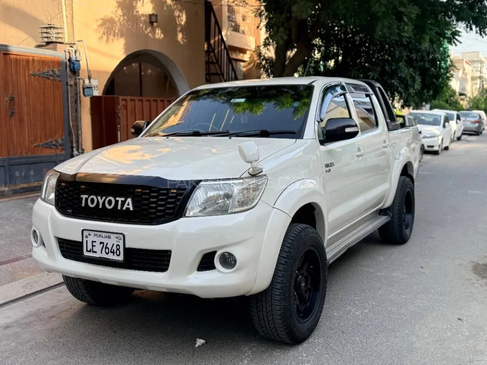 Toyota Hilux 2013 for Sale in Lahore Image-1