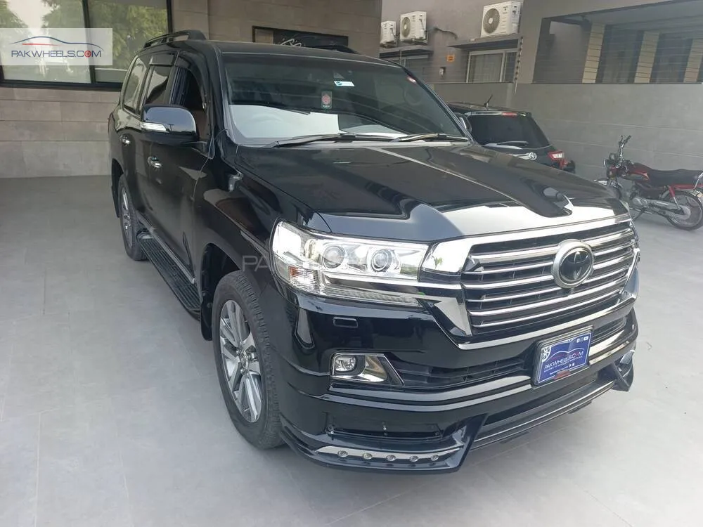 Toyota Land Cruiser 2018 for Sale in Lahore Toyota Land Cruiser 2018 for Sale in Lahore Image-2