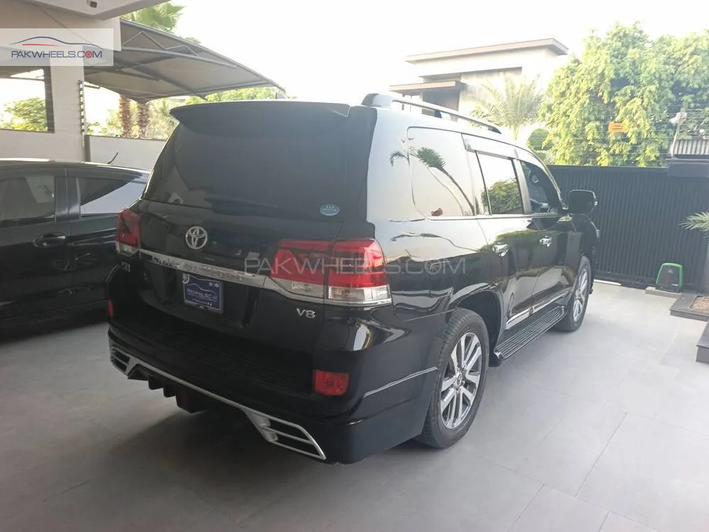 Toyota Land Cruiser 2018 for Sale in Lahore Toyota Land Cruiser 2018 for Sale in Lahore Image-4