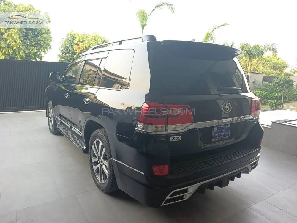 Toyota Land Cruiser 2018 for Sale in Lahore Toyota Land Cruiser 2018 for Sale in Lahore Image-5