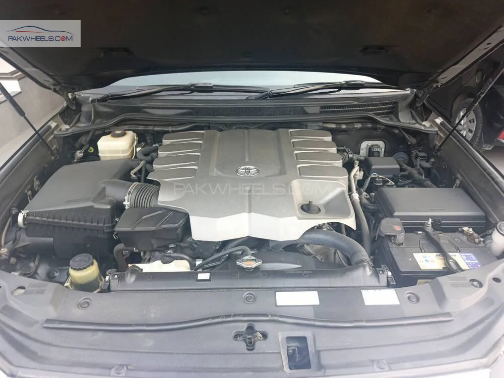 Toyota Land Cruiser 2018 for Sale in Lahore Toyota Land Cruiser 2018 for Sale in Lahore Image-8
