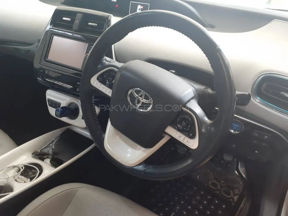 Toyota Prius 2018 for Sale in Risalpur Toyota Prius 2018 for Sale in Risalpur Image-9